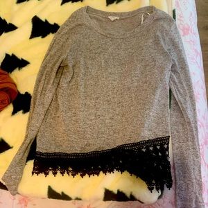 Gray/black sweater
